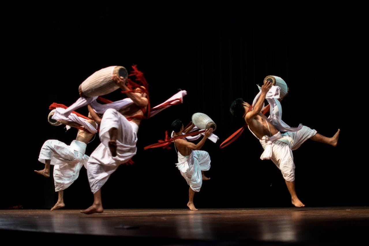 dancers-pexels-kosyginl-2888802.jpg